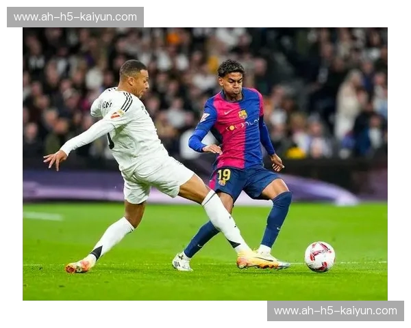 世纪对决：皇马vs巴萨首发阵容深度解析，谁将主宰伯纳乌？